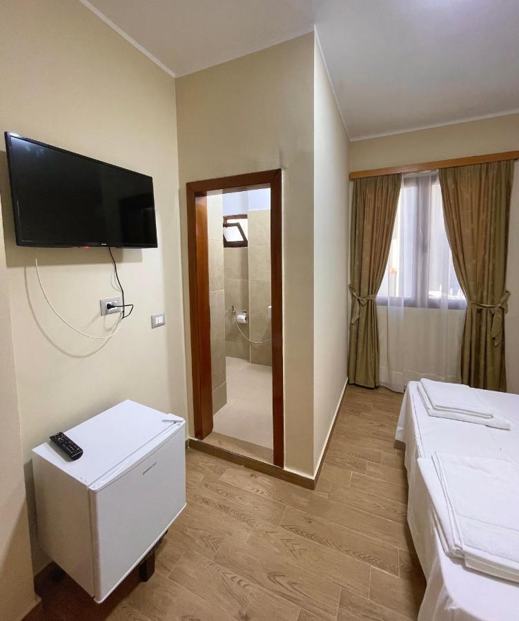 Tékada Hotel&Restaurant Vlore Bagian luar foto